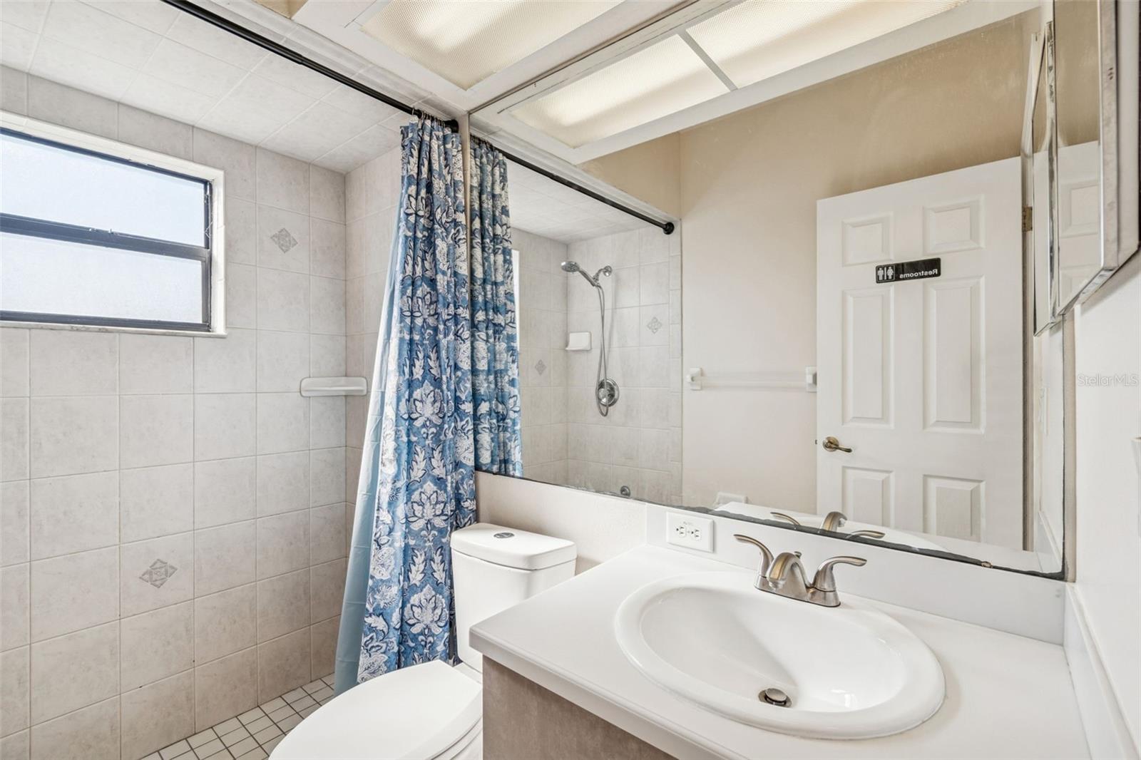 Listing photo id 30 for 14308 Willow Run