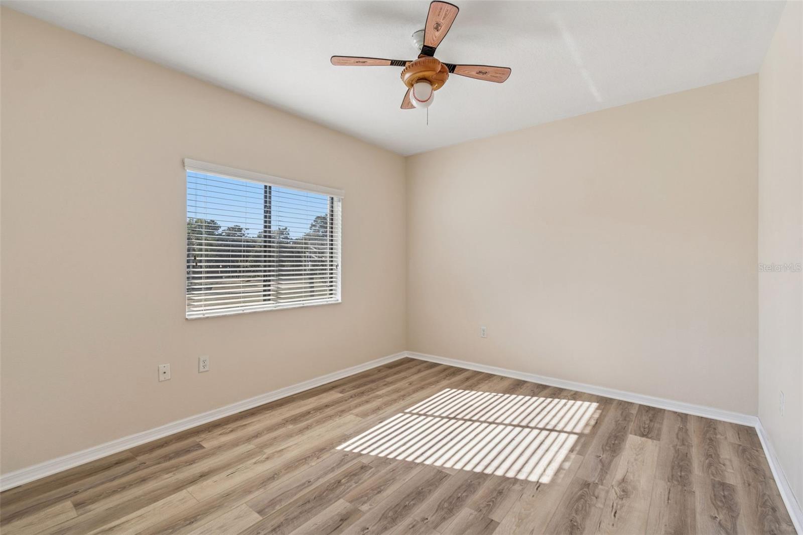 Listing photo id 31 for 14308 Willow Run