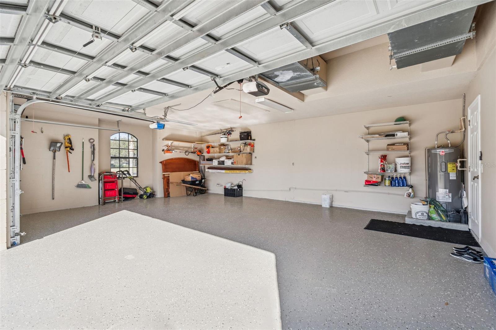 Listing photo id 34 for 14308 Willow Run