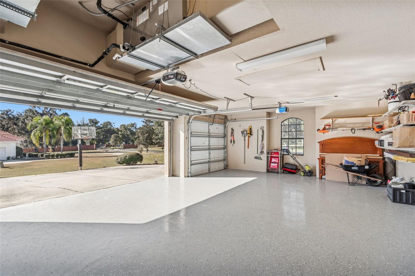 Listing photo id 35 for 14308 Willow Run