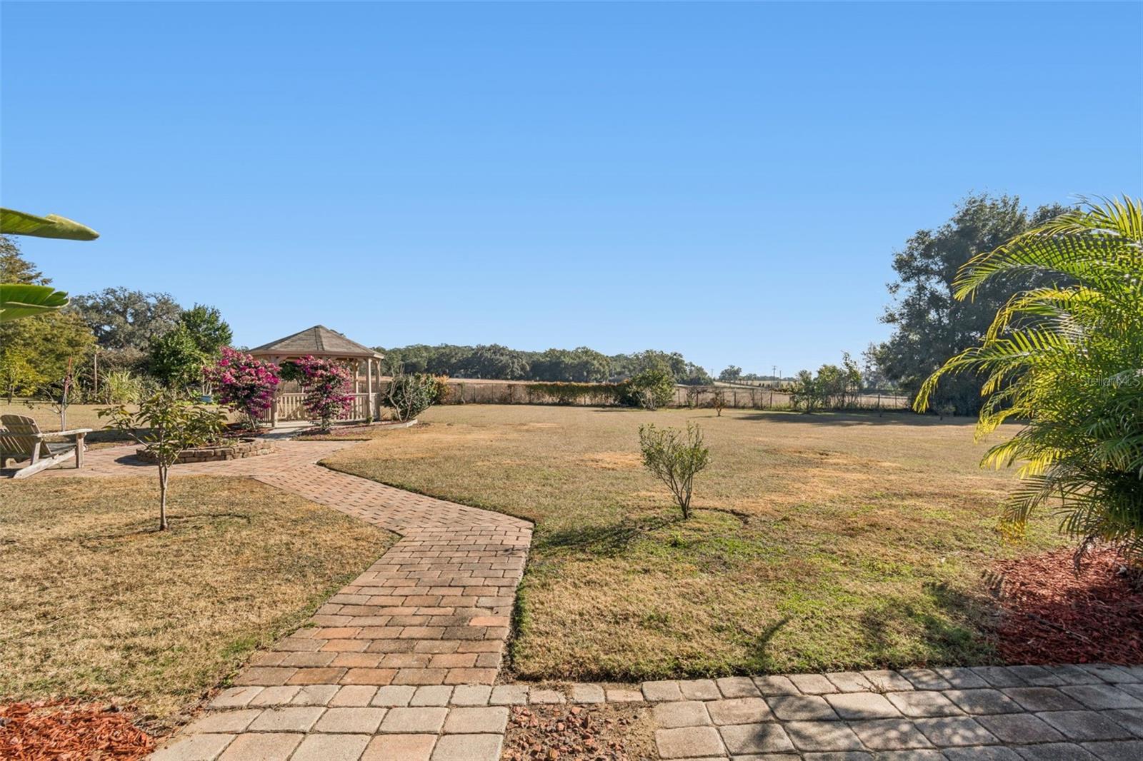 Listing photo id 39 for 14308 Willow Run