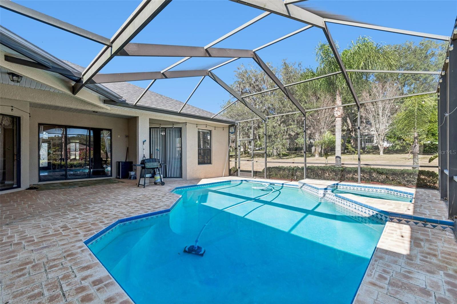 Listing photo id 40 for 14308 Willow Run