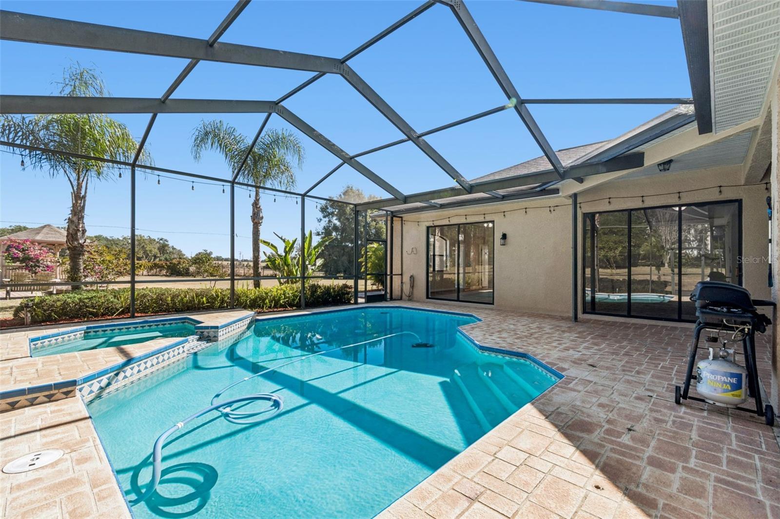 Listing photo id 41 for 14308 Willow Run