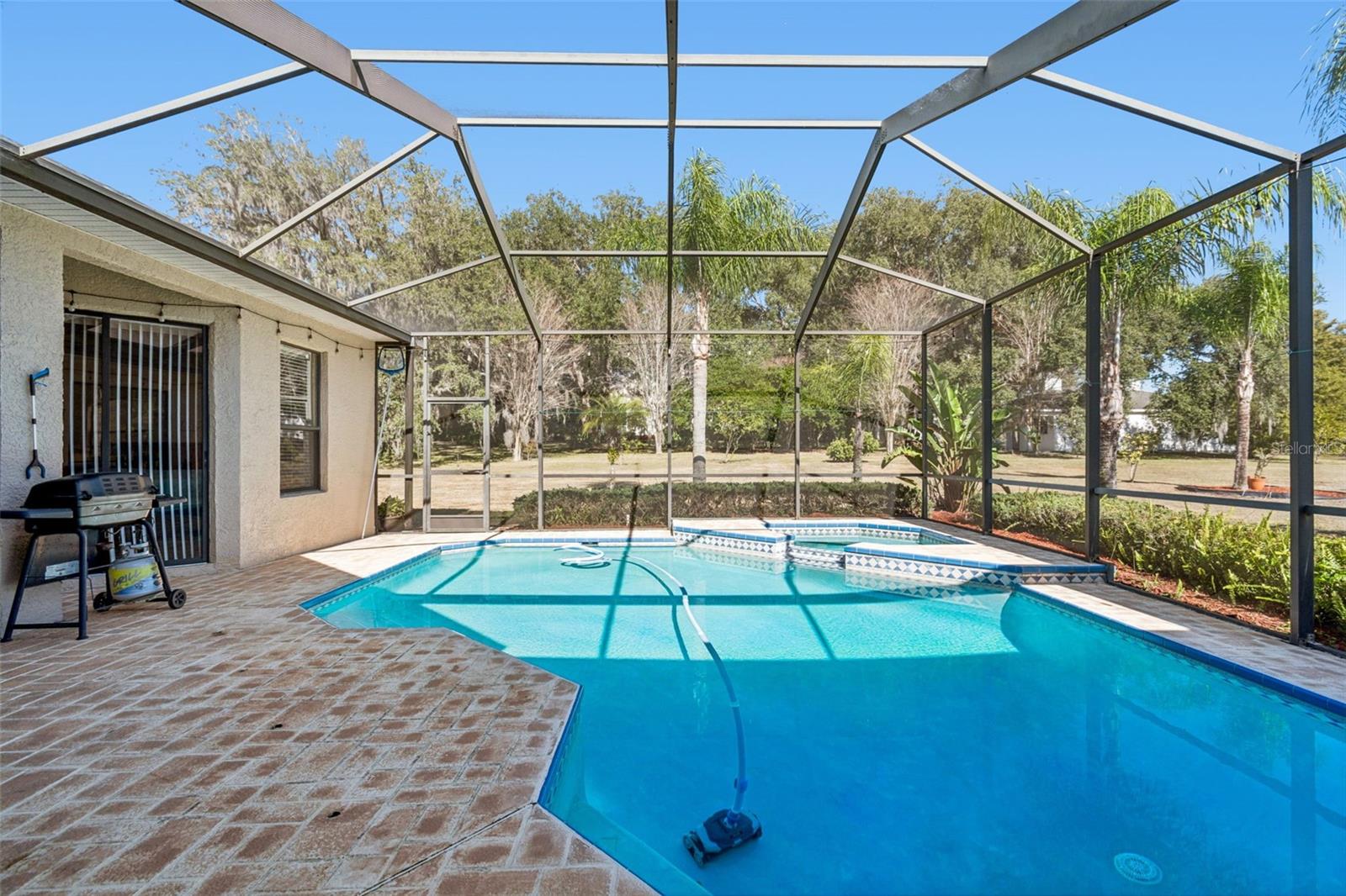 Listing photo id 42 for 14308 Willow Run