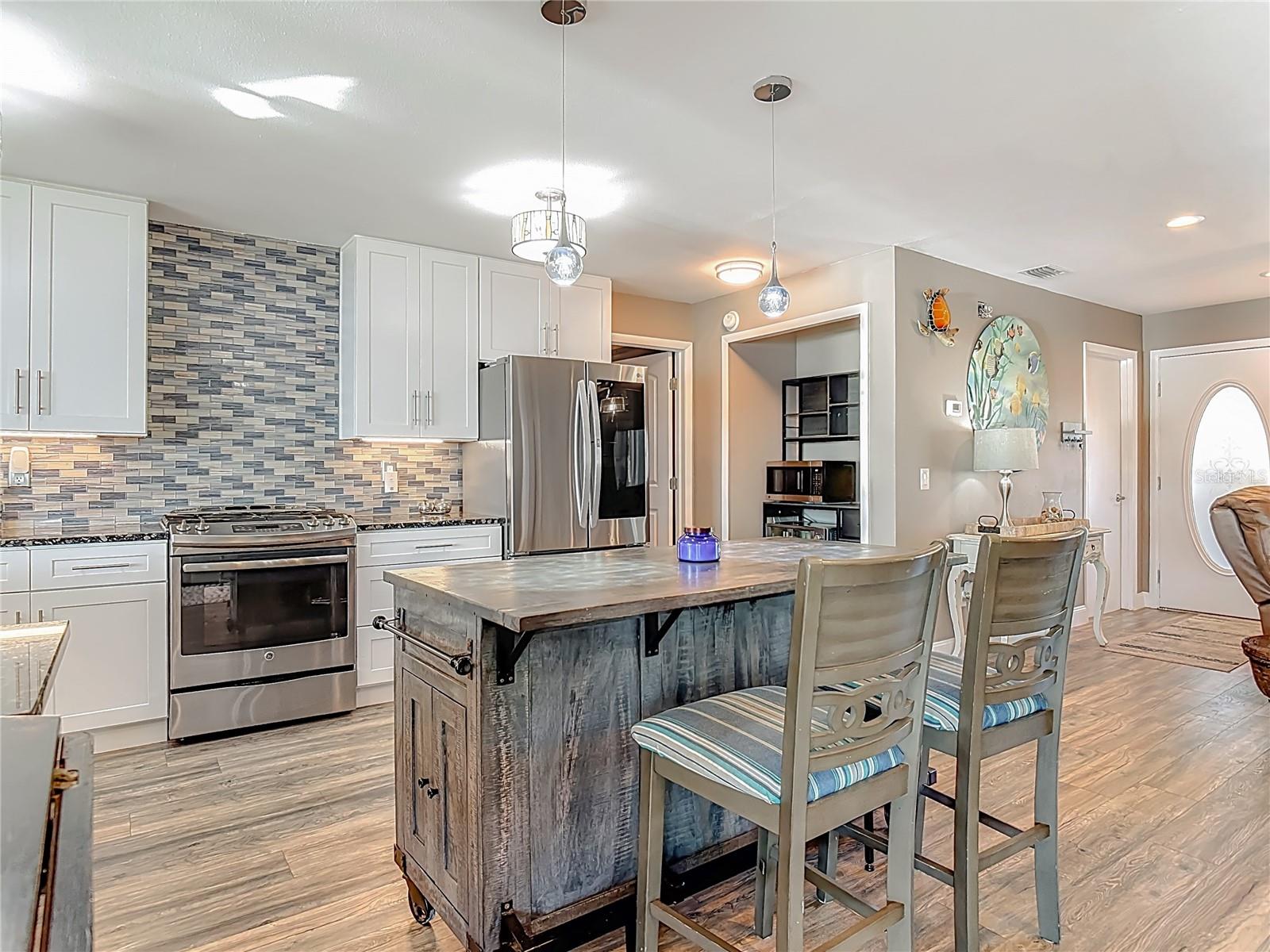 Image 18 of 66 For 2964 Little Court