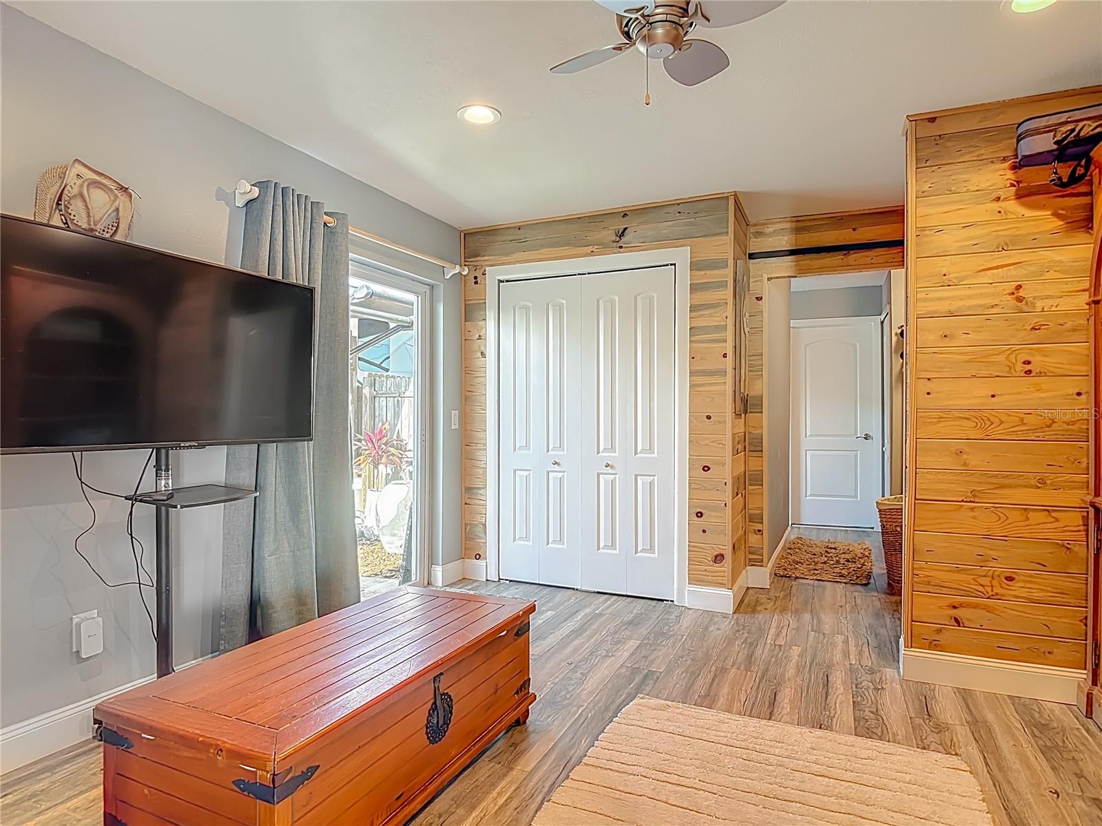 Image 19 of 66 For 2964 Little Court