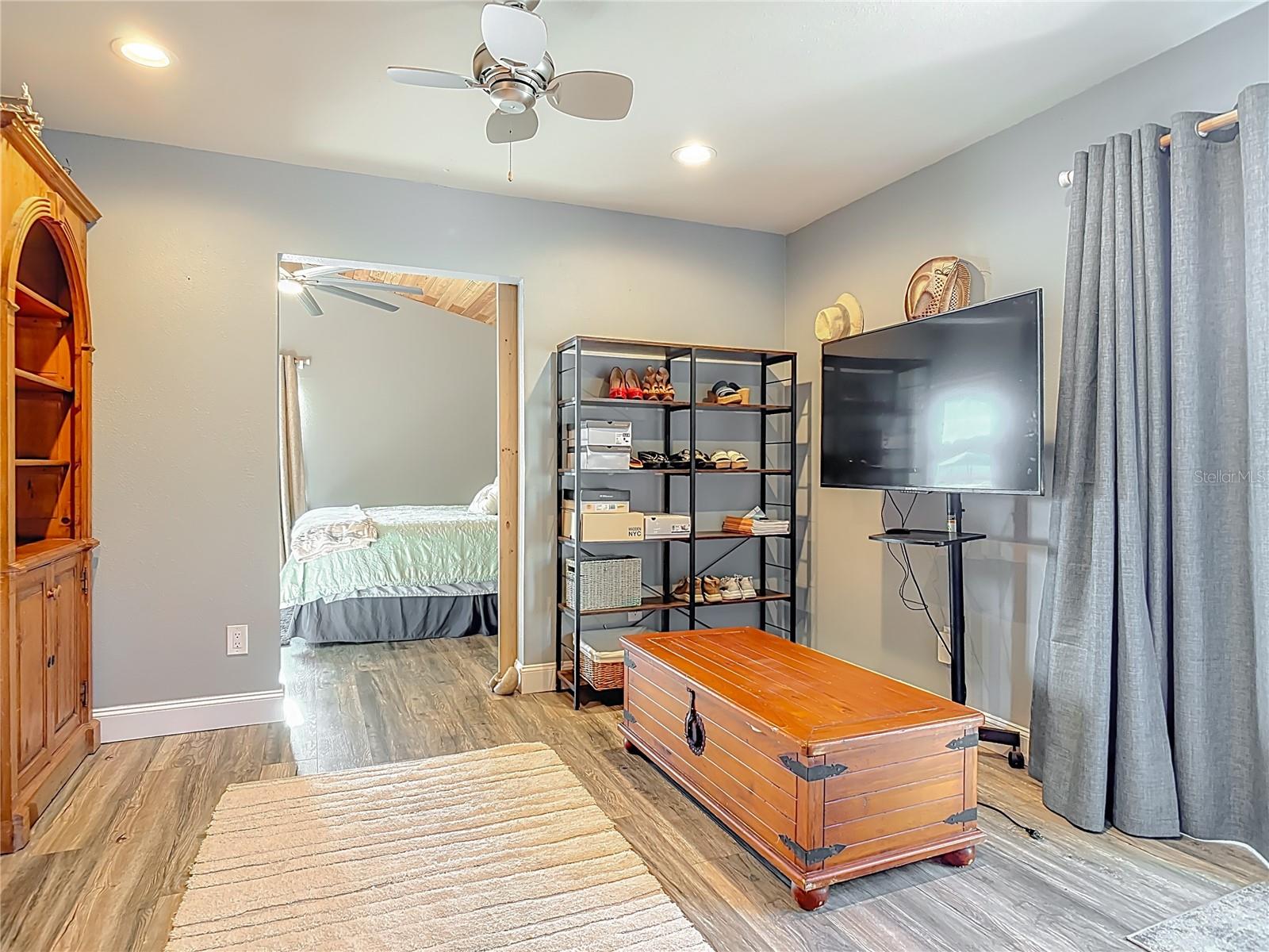 Image 20 of 66 For 2964 Little Court