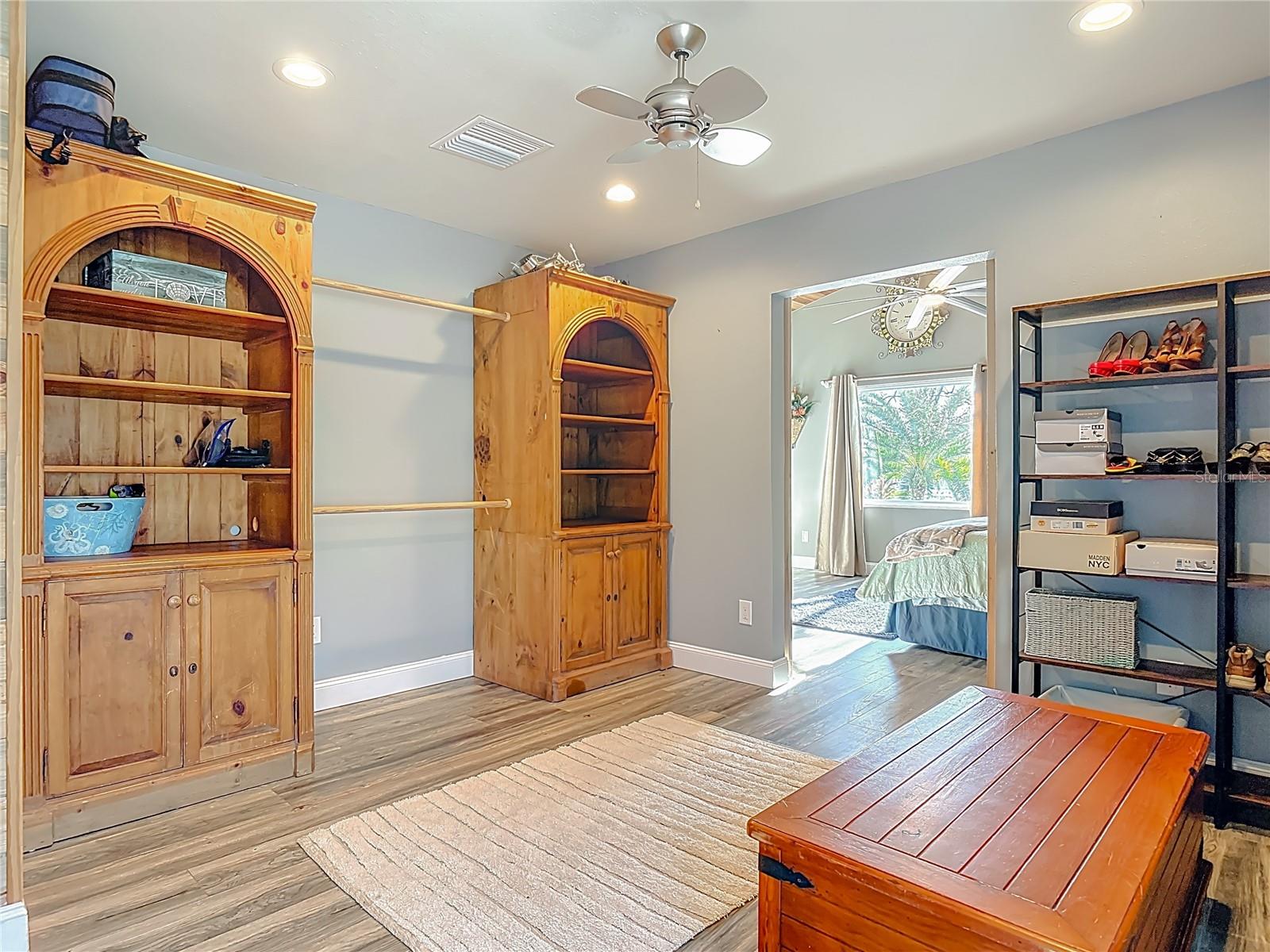 Image 21 of 66 For 2964 Little Court