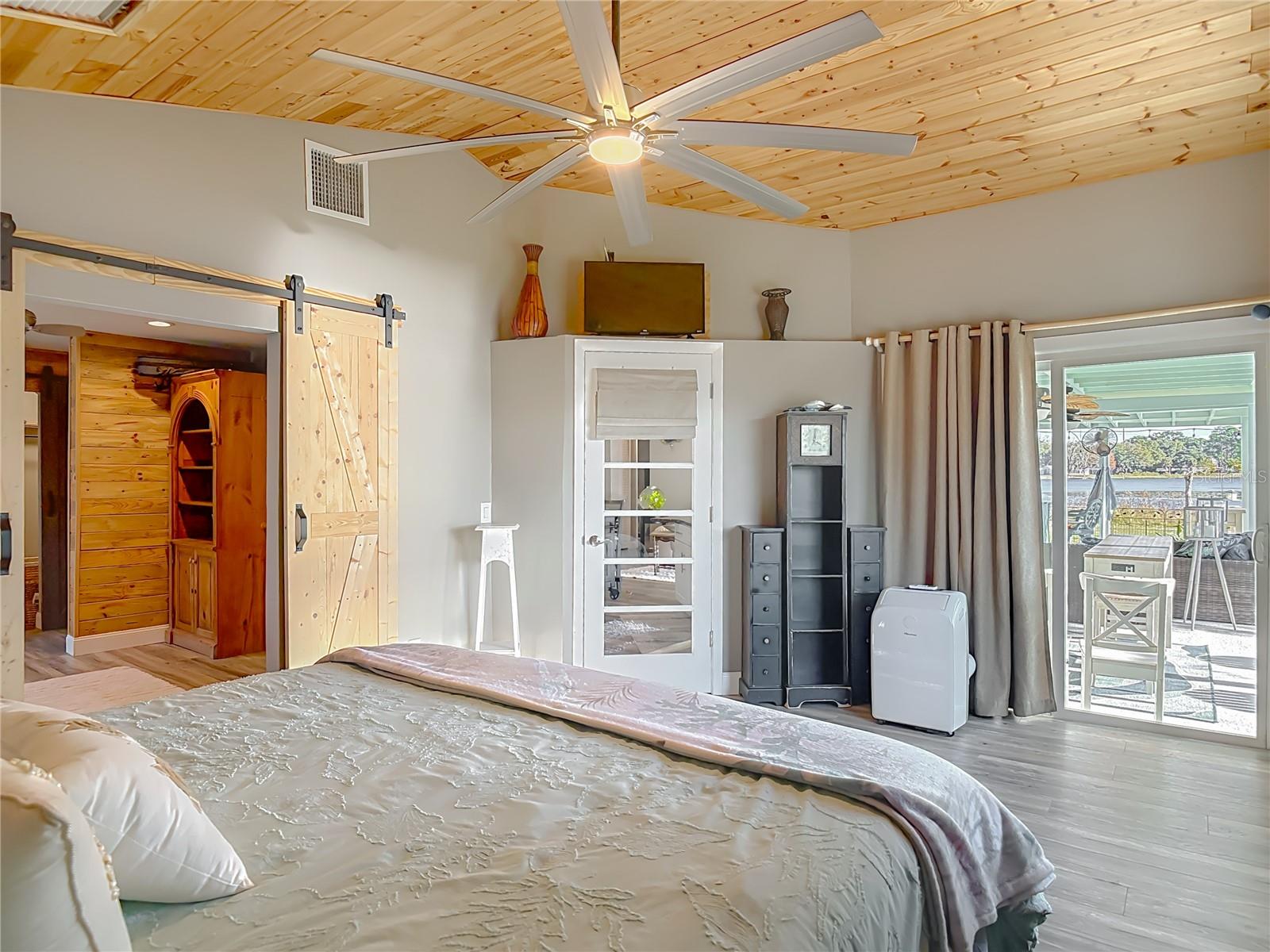 Image 23 of 66 For 2964 Little Court