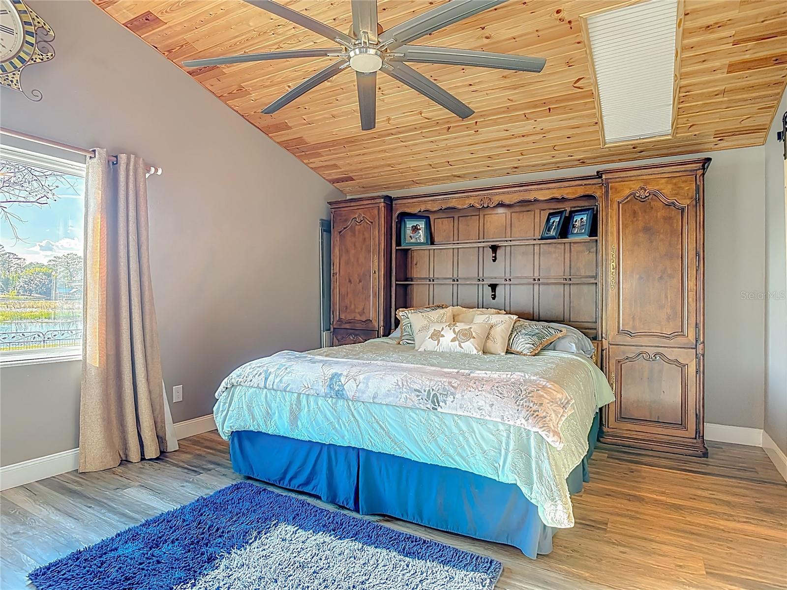 Image 25 of 66 For 2964 Little Court