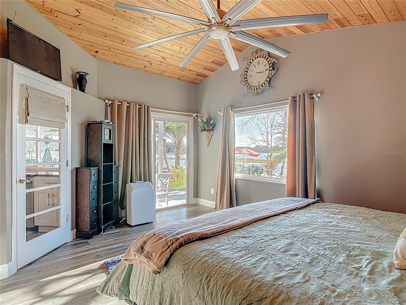 Image 26 of 66 For 2964 Little Court