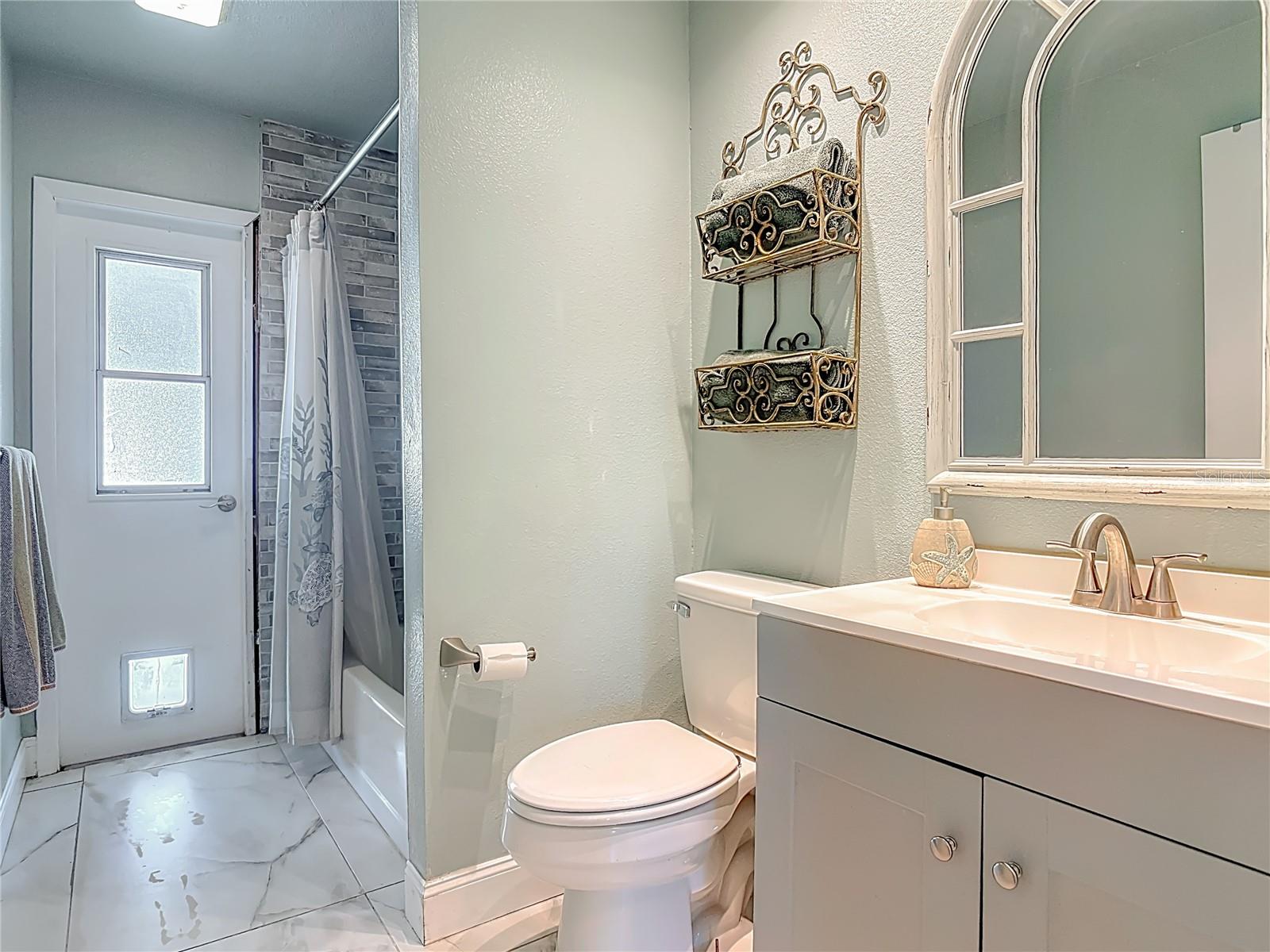 Image 36 of 66 For 2964 Little Court