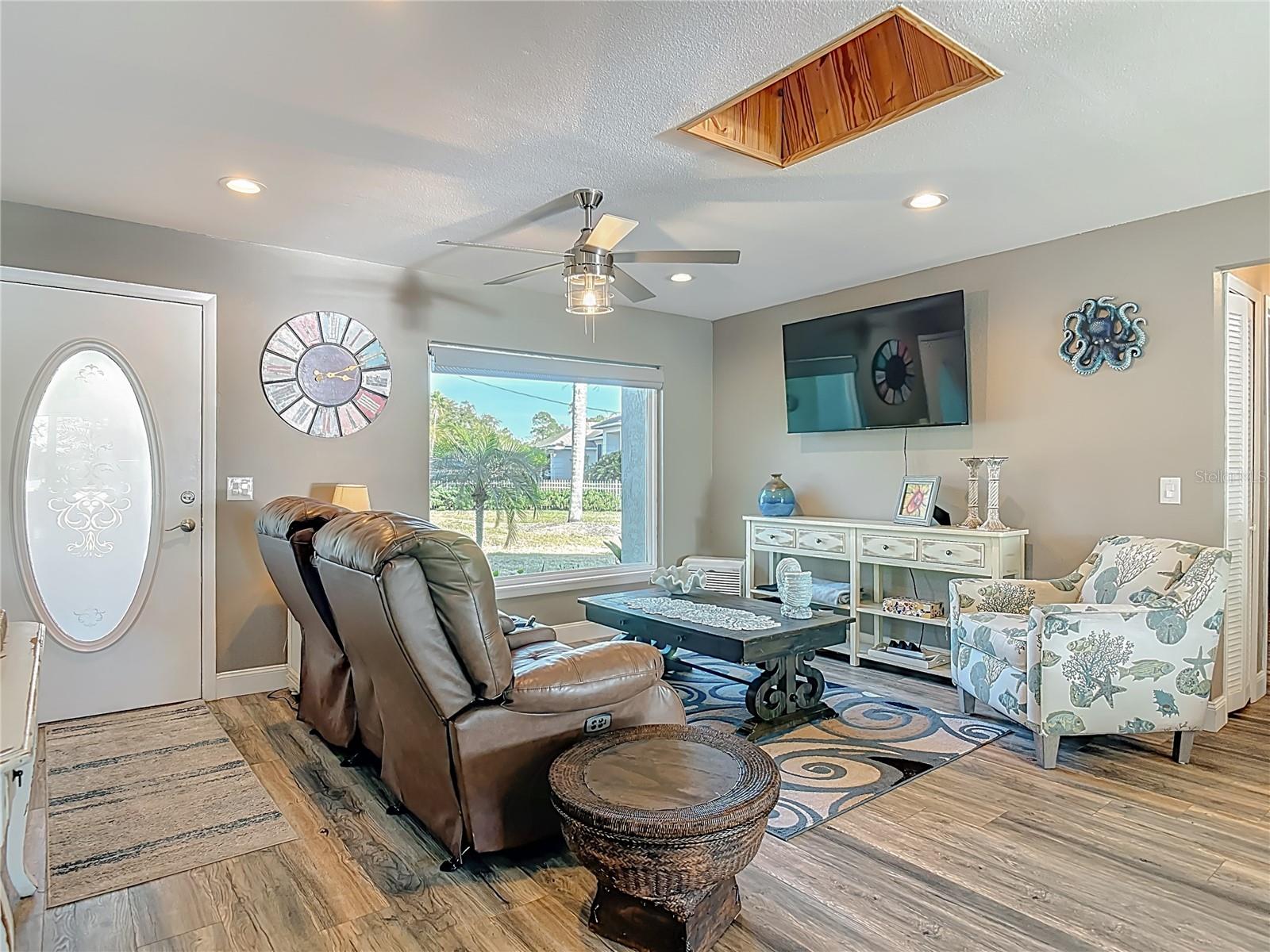 Image 4 of 66 For 2964 Little Court