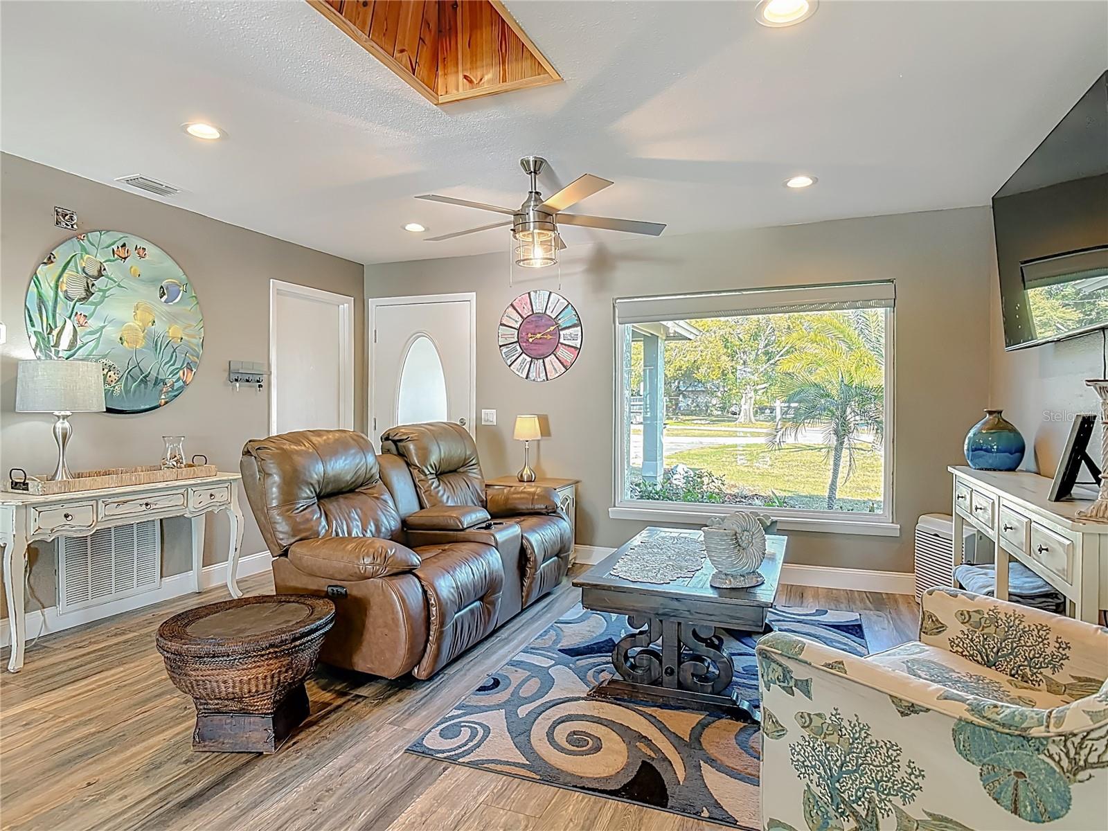 Image 5 of 66 For 2964 Little Court