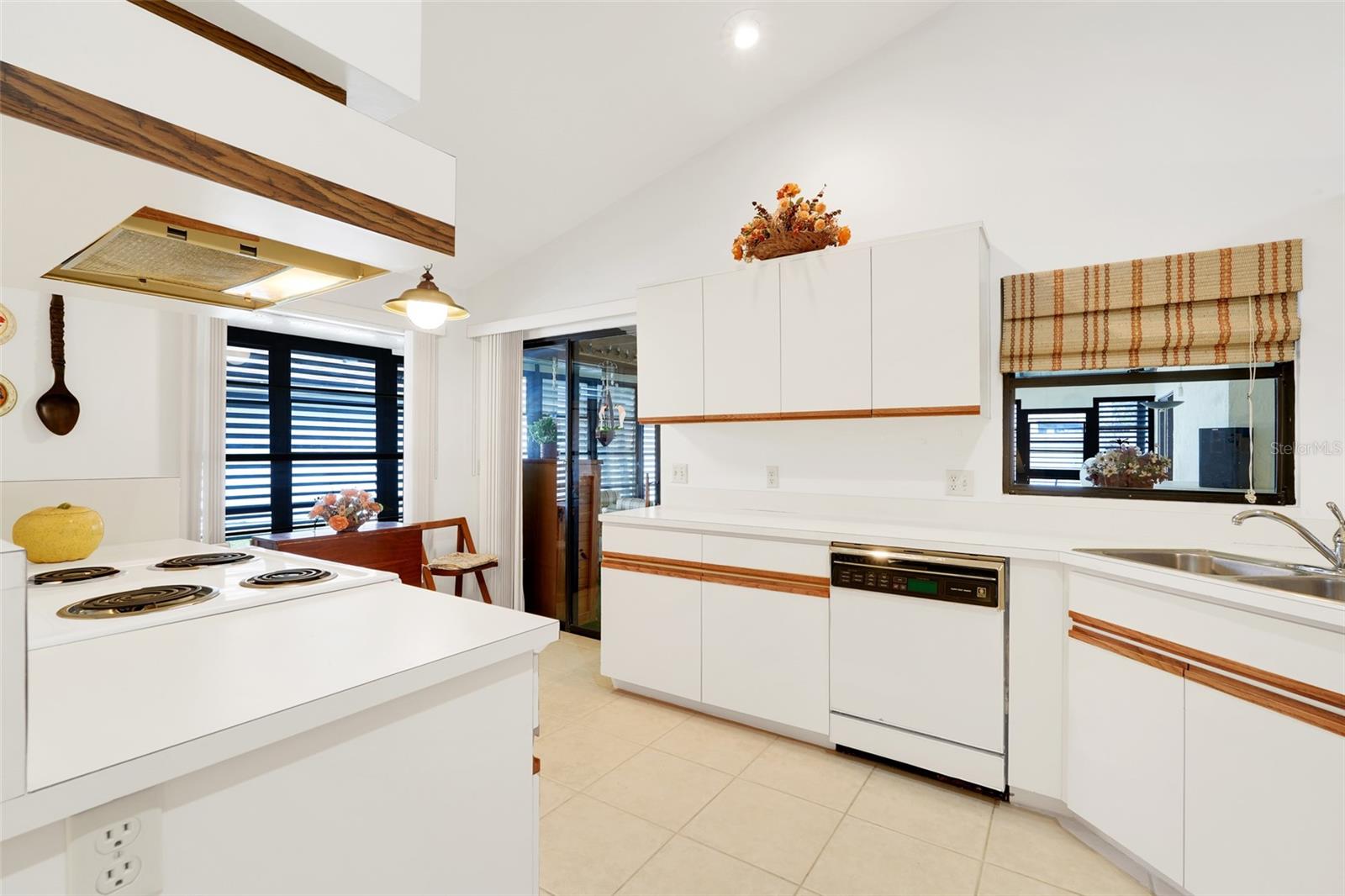 Image 19 of 42 For 2725 Heatherside Avenue