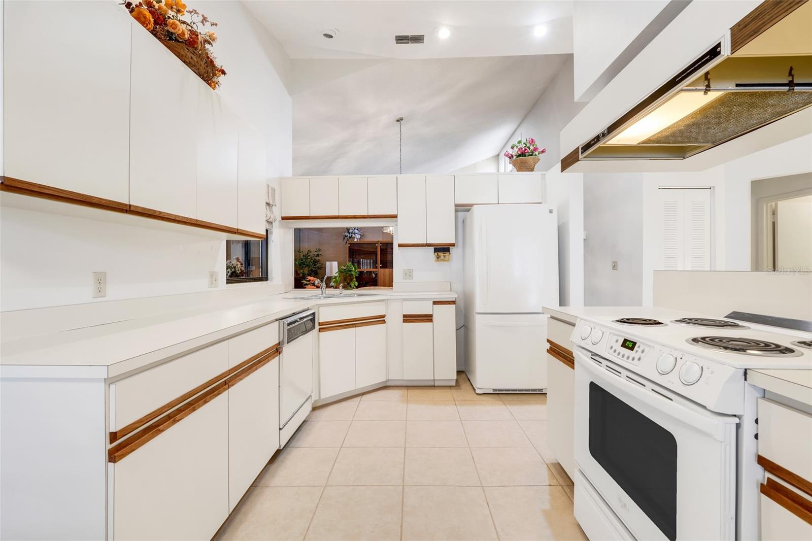 Image 21 of 42 For 2725 Heatherside Avenue