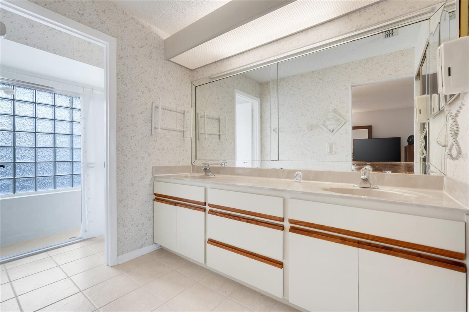 Image 26 of 42 For 2725 Heatherside Avenue