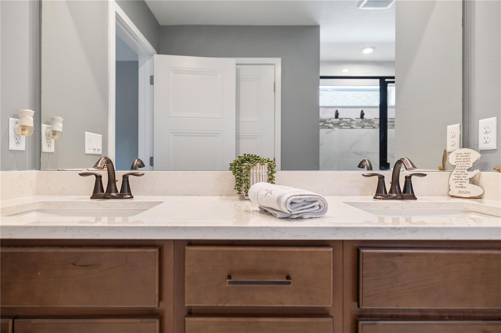 Image 33 of 51 For 13058 Pergola Avenue