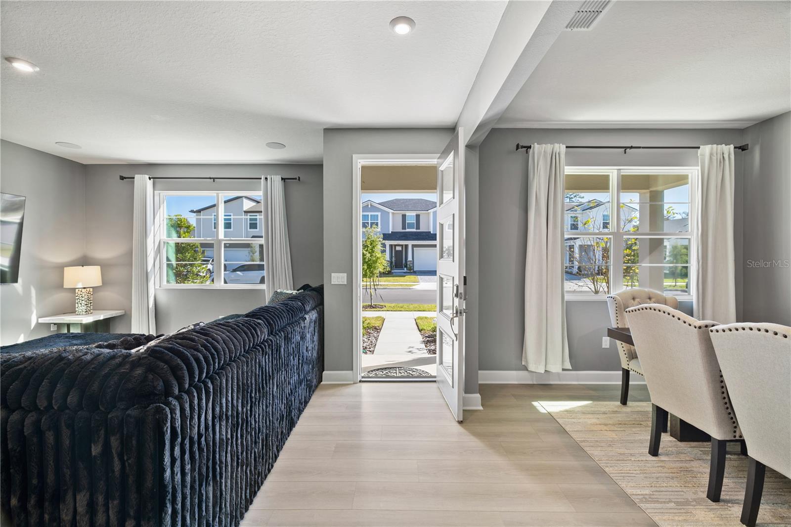 Image 5 of 51 For 13058 Pergola Avenue