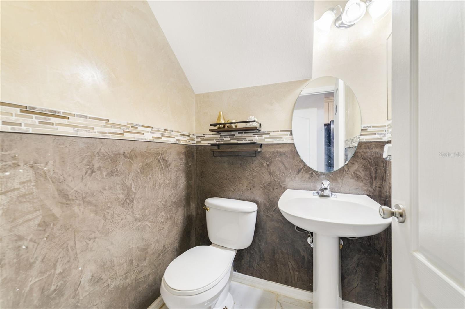 Image 16 of 27 For 14728 Huntley Drive