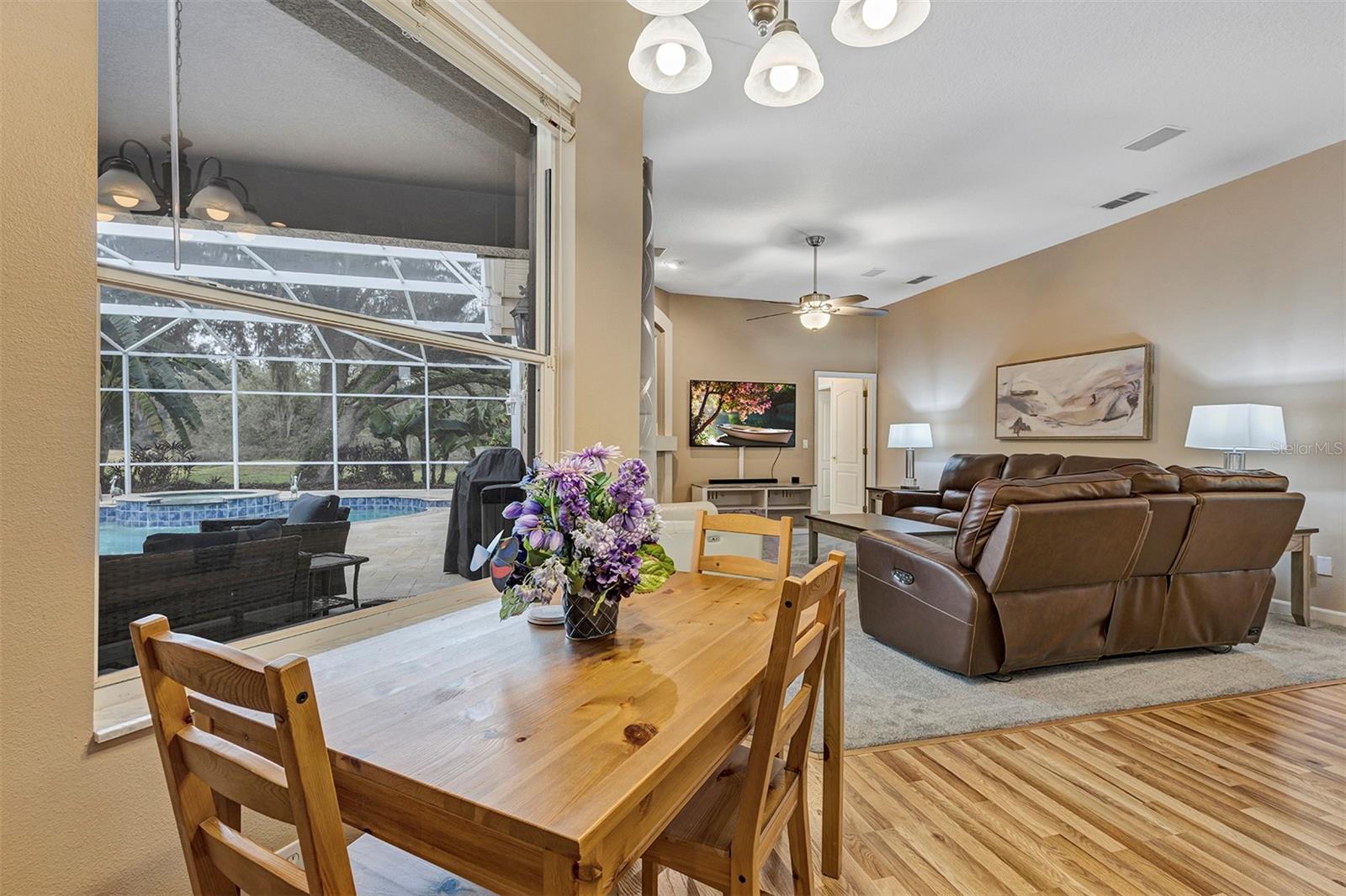 Image 15 of 34 For 380 Speyside Lane