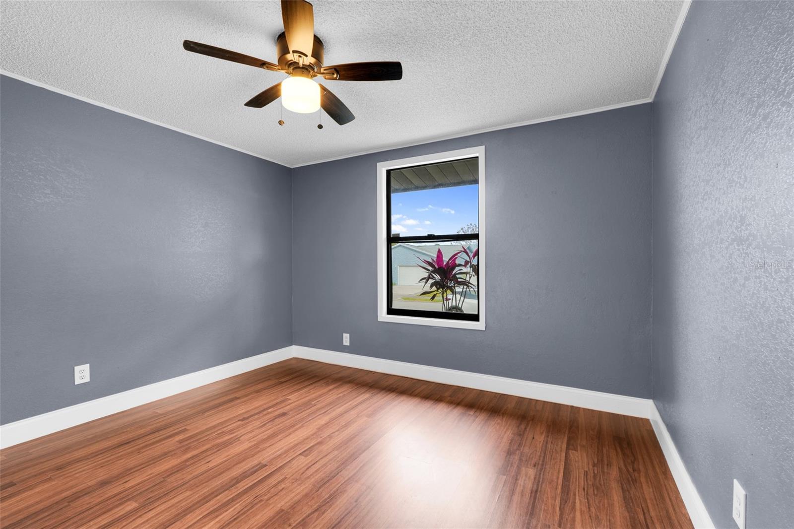 Image 13 of 24 For 722 Eagle Avenue