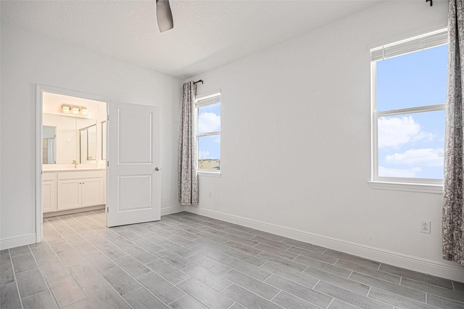 Image 17 of 51 For 2028 Sunshine Peak Drive