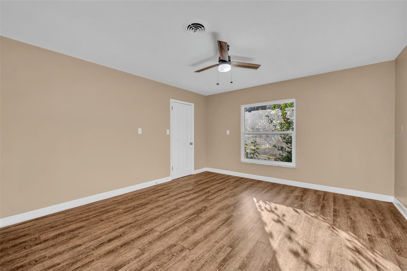 Image 14 of 35 For 119 Lake Drive