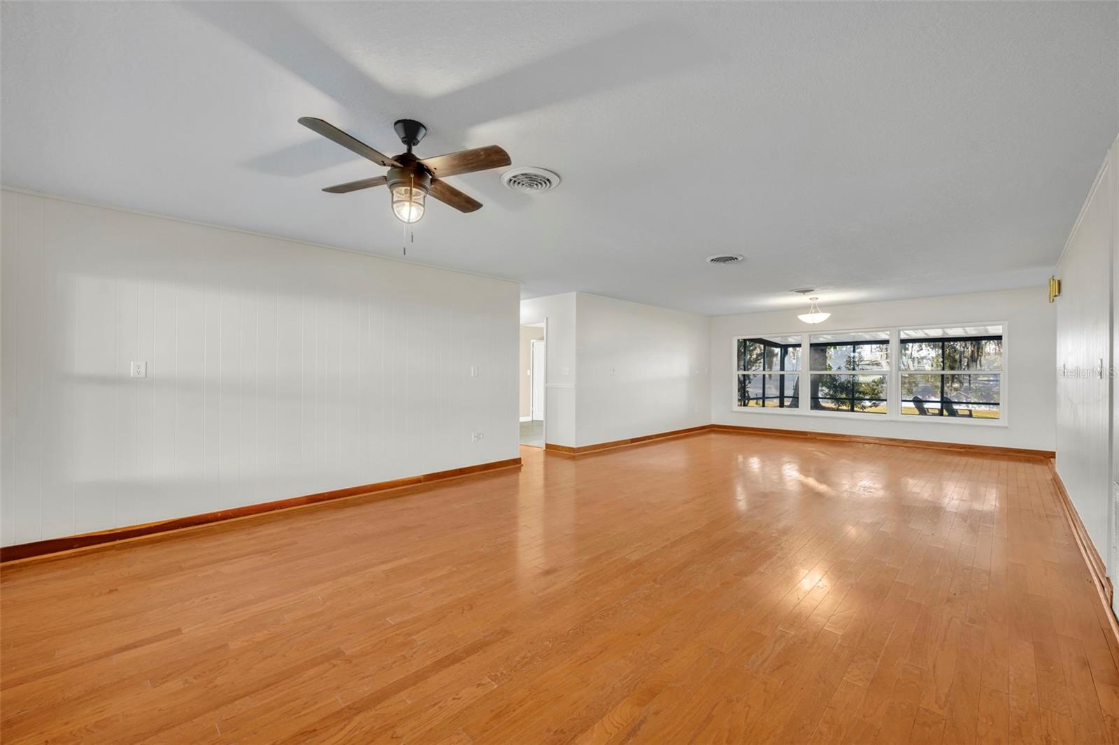 Image 4 of 35 For 119 Lake Drive