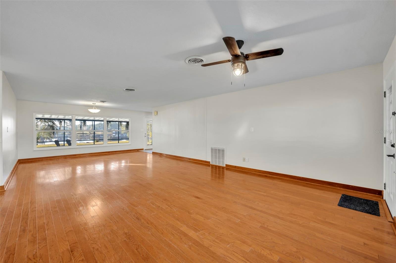 Image 5 of 35 For 119 Lake Drive