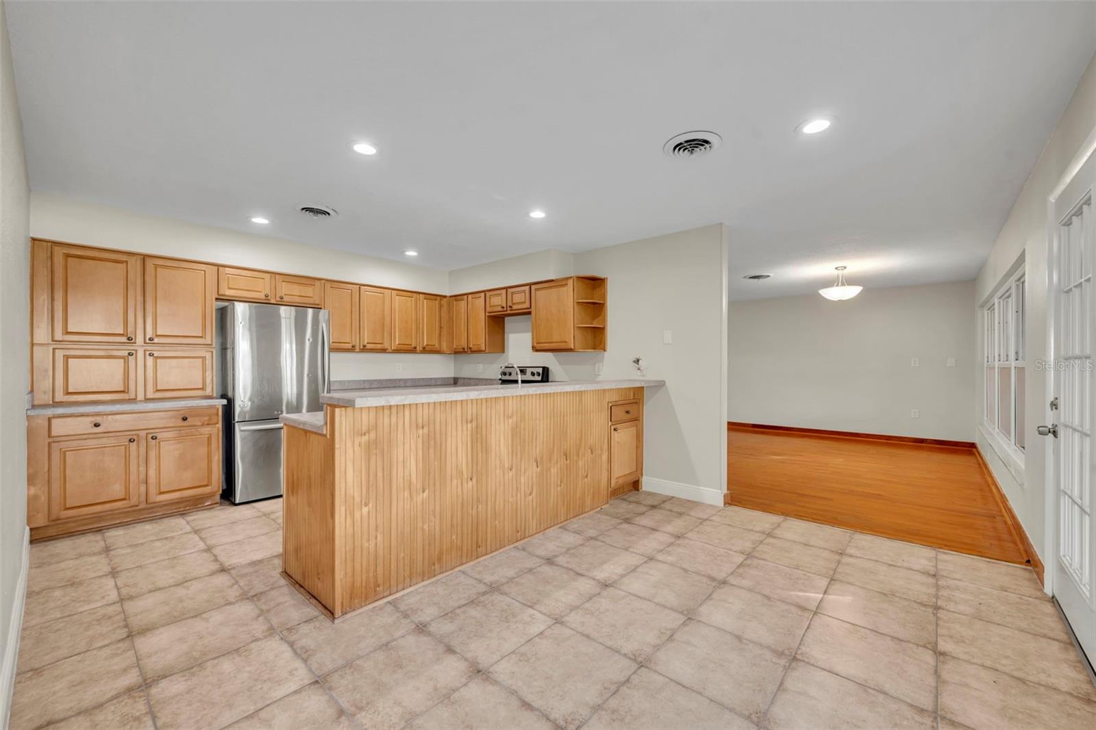 Image 6 of 35 For 119 Lake Drive