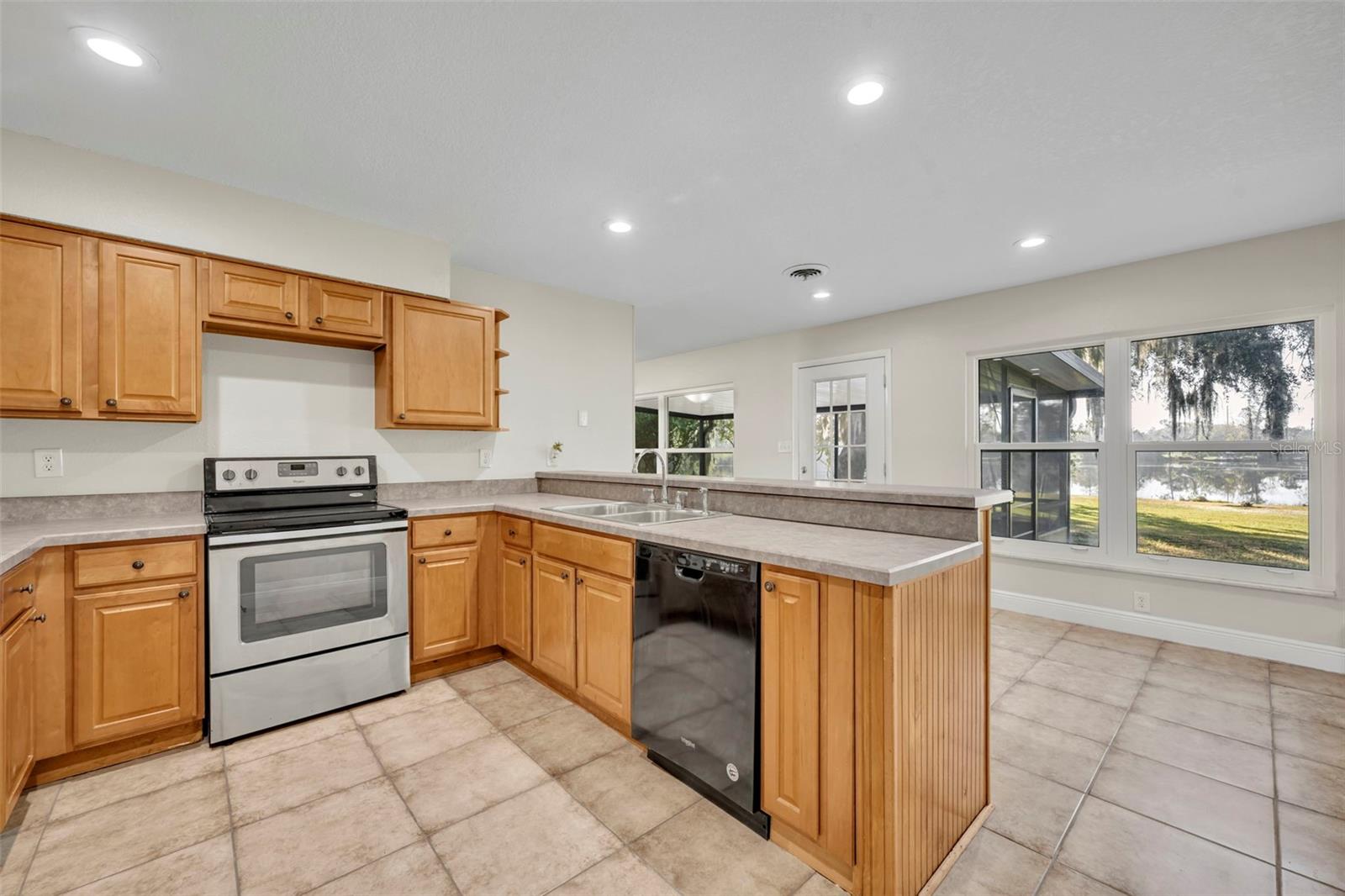 Image 9 of 35 For 119 Lake Drive