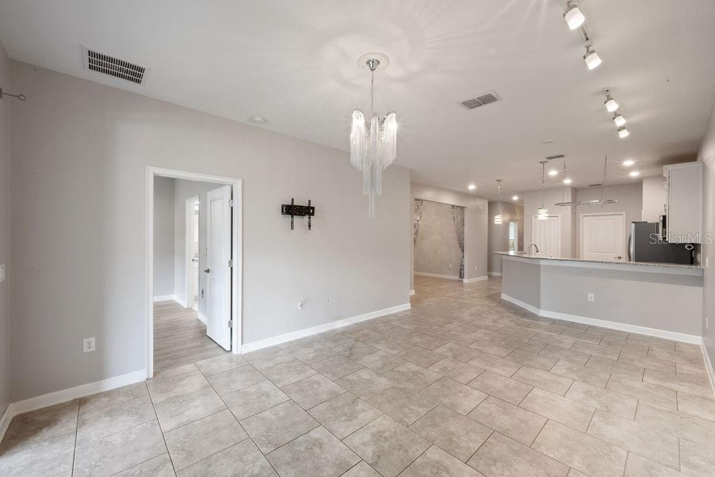 Image 18 of 55 For 3543 Fairwaters Court B