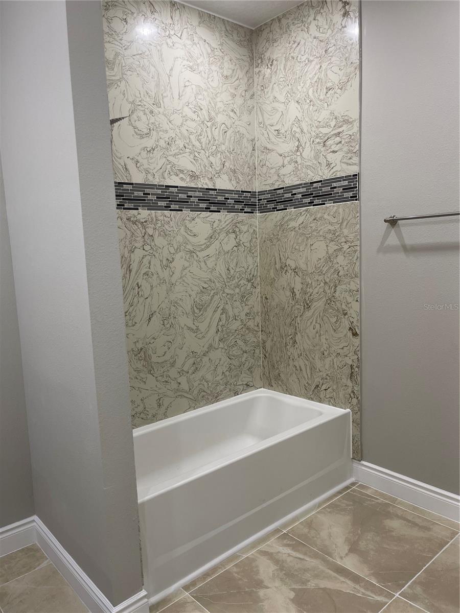 Image 32 of 50 For 1810 Brentwood Court