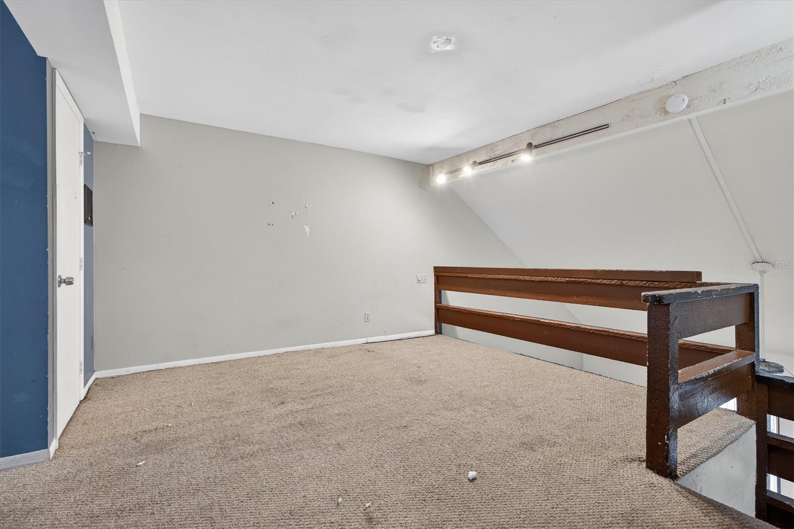 Image 12 of 38 For 230 Orienta Point Street 230