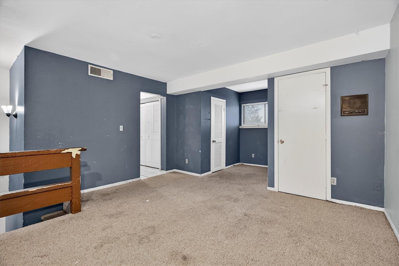 Image 13 of 38 For 230 Orienta Point Street 230