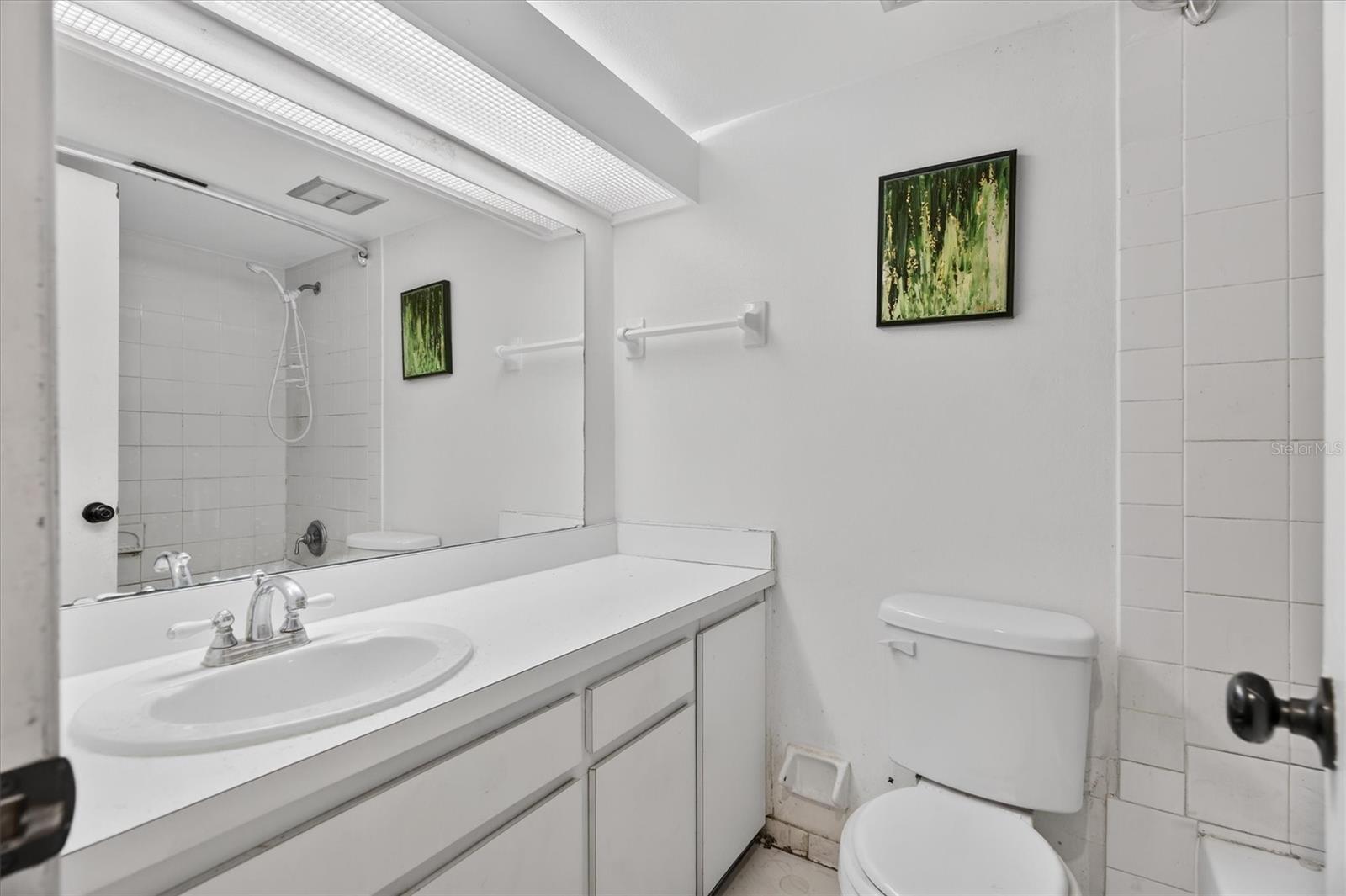 Image 15 of 38 For 230 Orienta Point Street 230