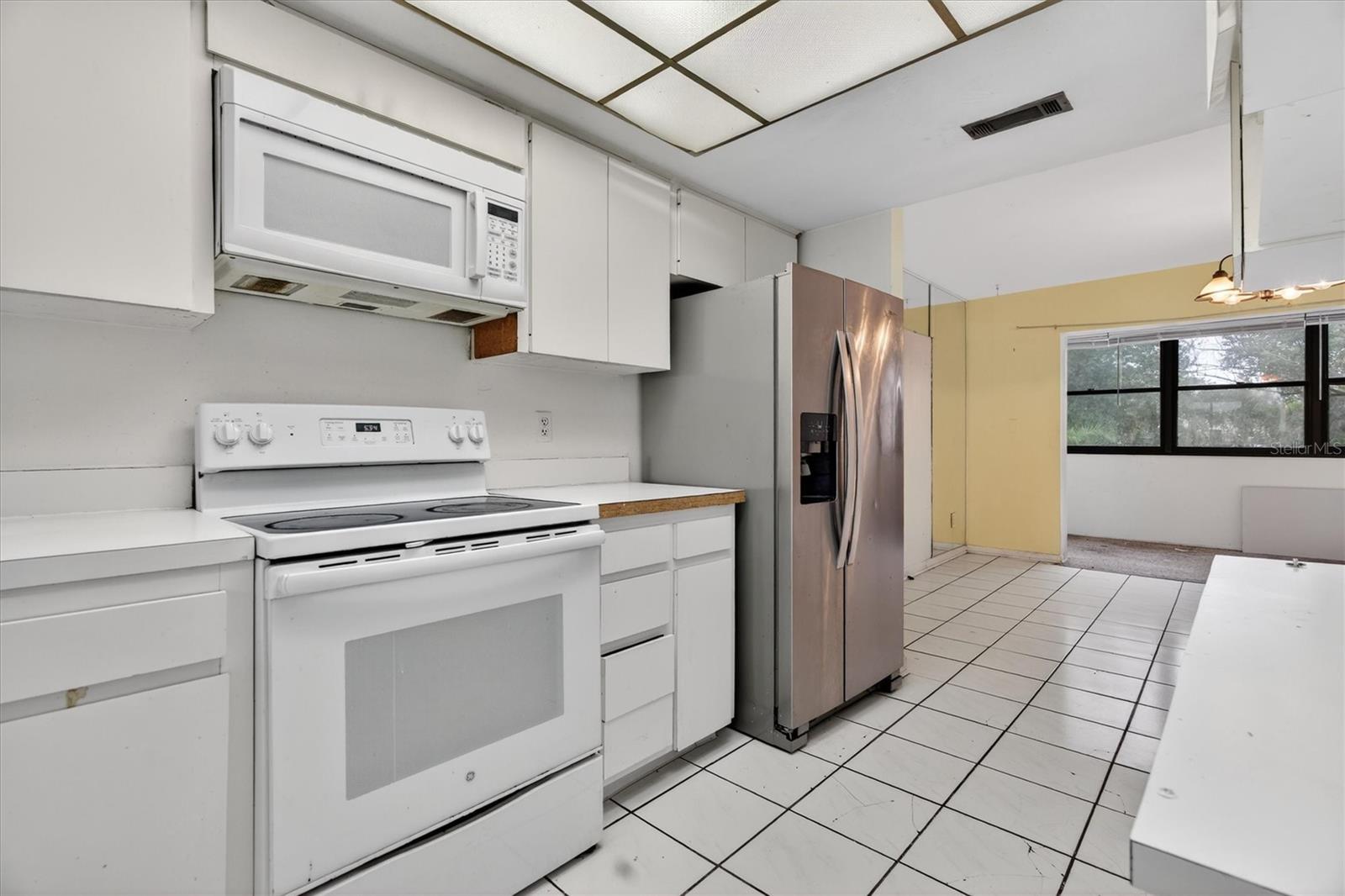 Image 25 of 38 For 230 Orienta Point Street 230