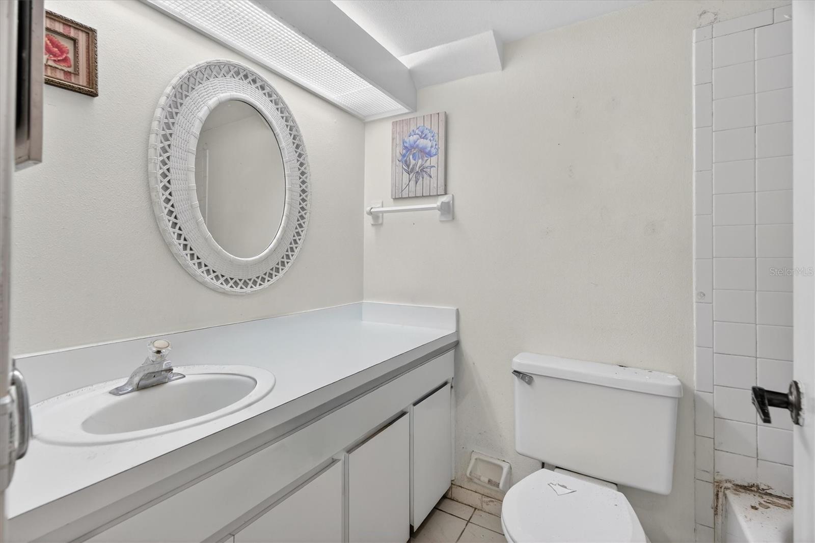 Image 26 of 38 For 230 Orienta Point Street 230