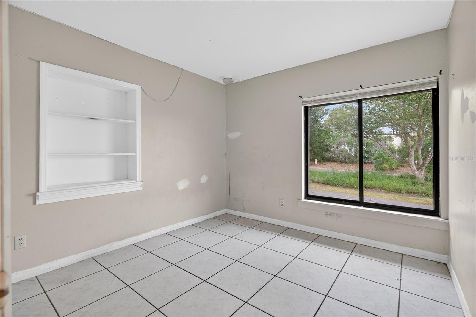 Image 27 of 38 For 230 Orienta Point Street 230