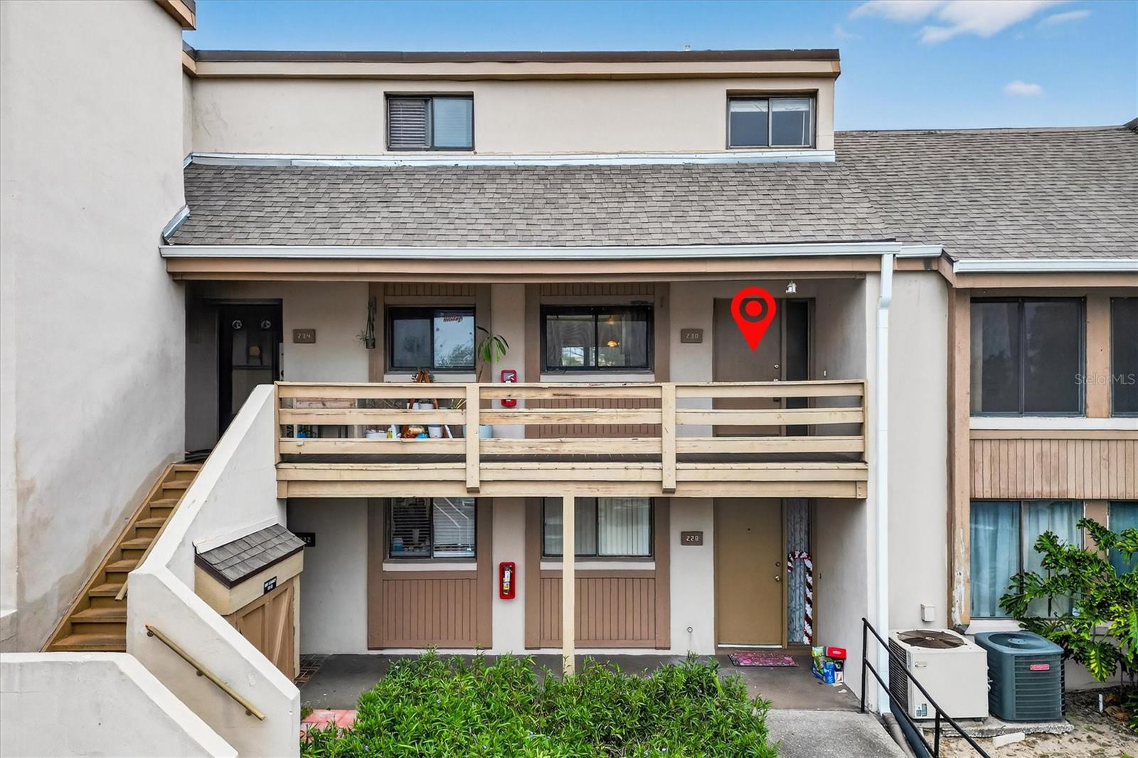 Image 4 of 38 For 230 Orienta Point Street 230