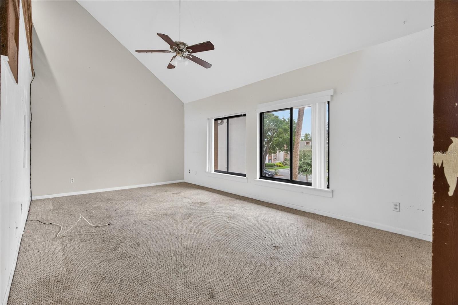 Image 9 of 38 For 230 Orienta Point Street 230