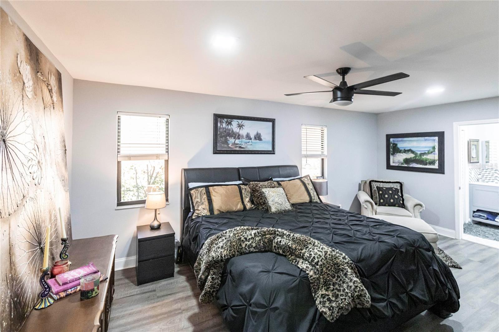 Listing photo id 15 for 901 Don Juan Court