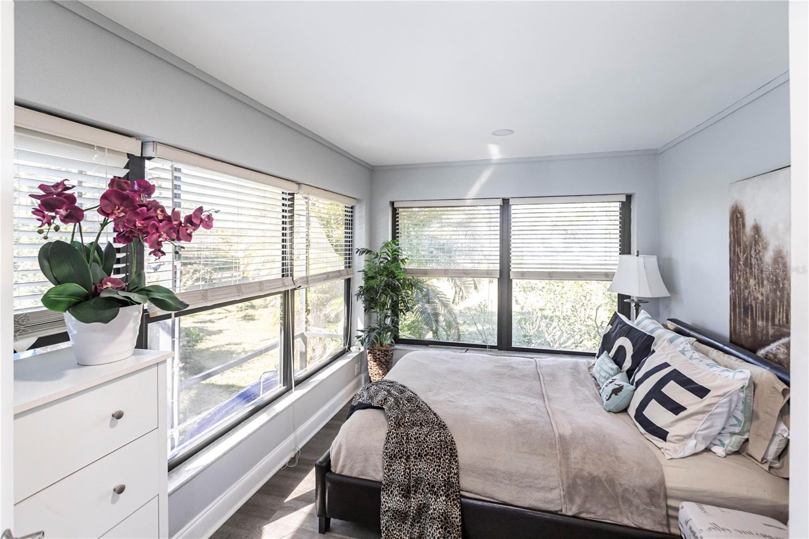 Listing photo id 23 for 901 Don Juan Court