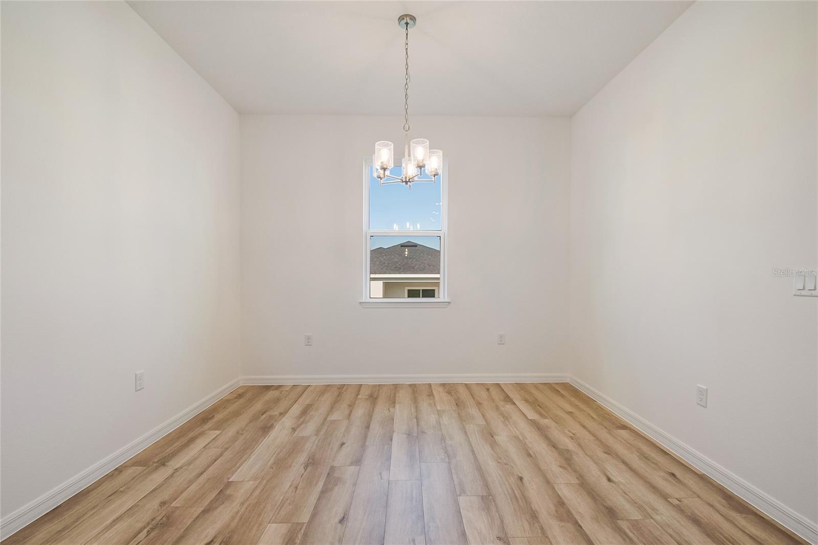 Image 24 of 38 For 434 Eventide Avenue