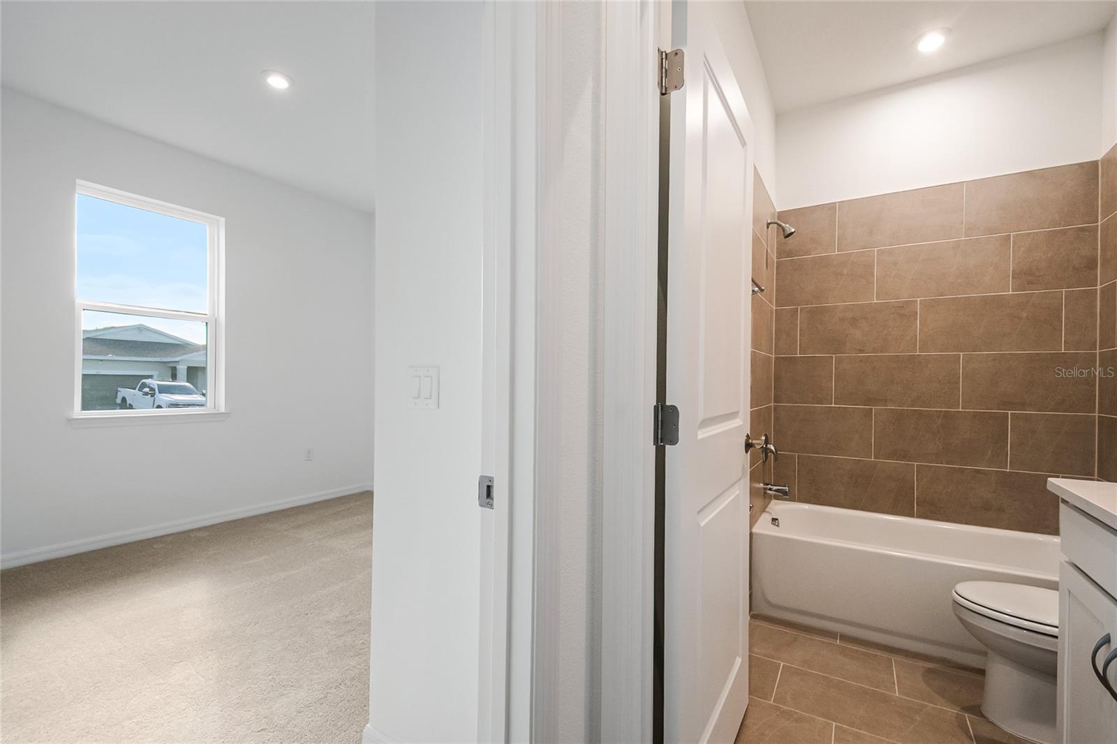 Image 7 of 38 For 434 Eventide Avenue