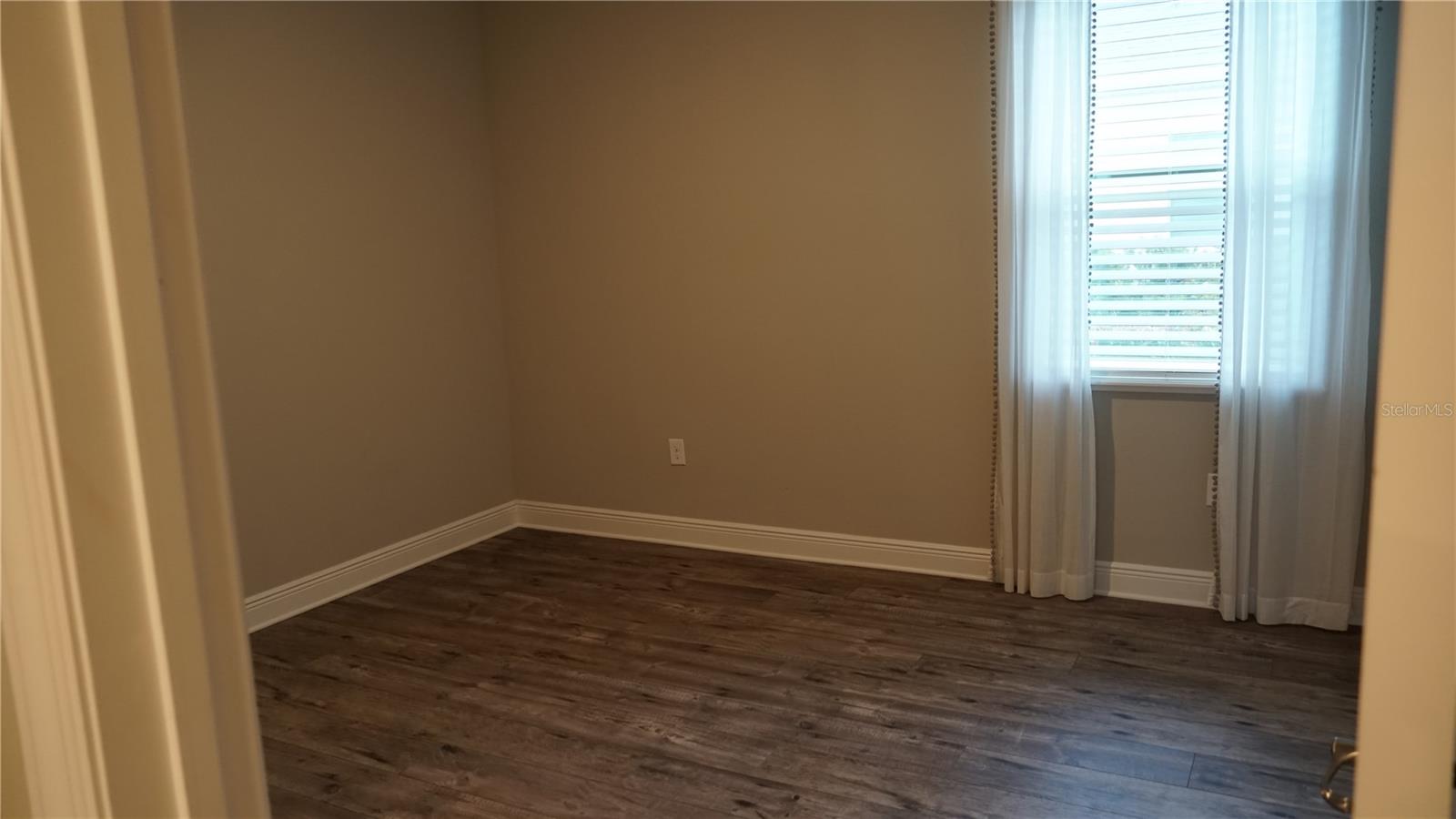 Image 24 of 27 For 2005 149th Place E