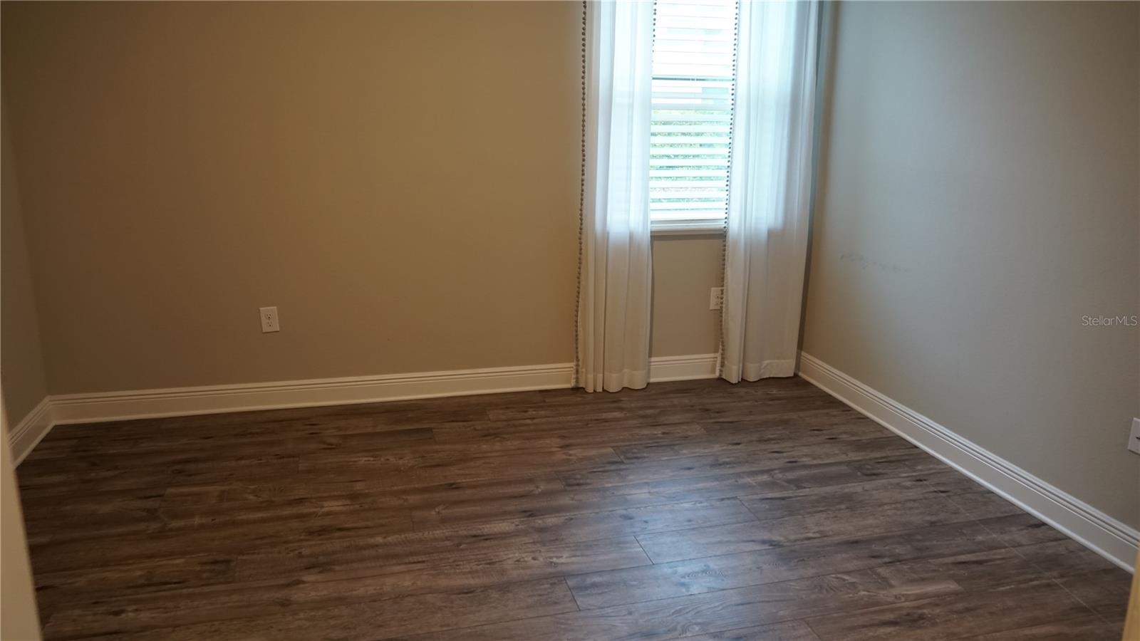 Image 25 of 27 For 2005 149th Place E