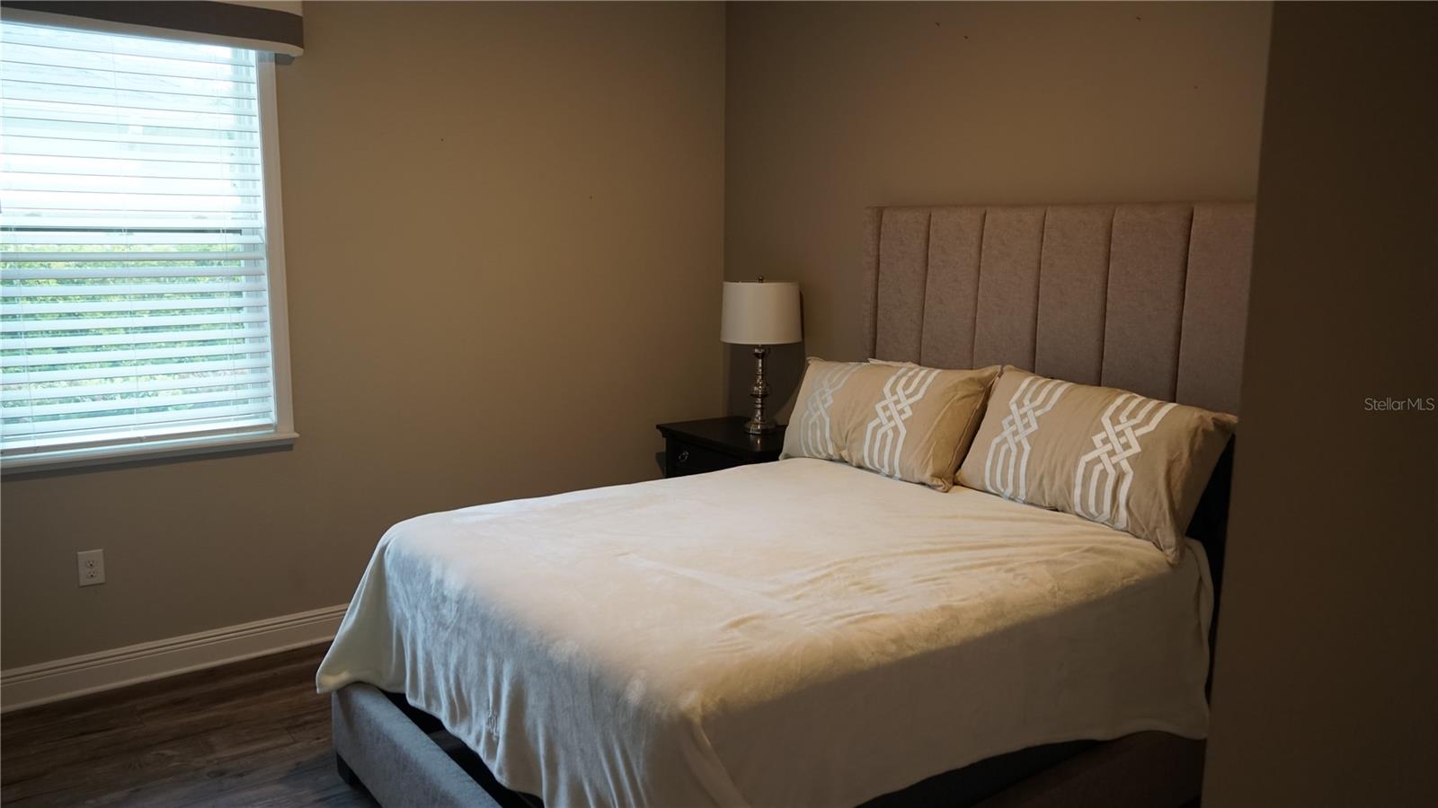 Image 26 of 27 For 2005 149th Place E