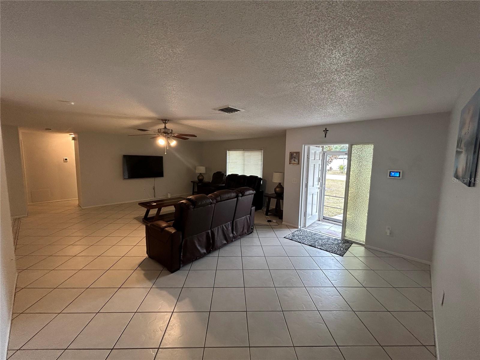 Image 4 of 17 For 2101 Utica Drive